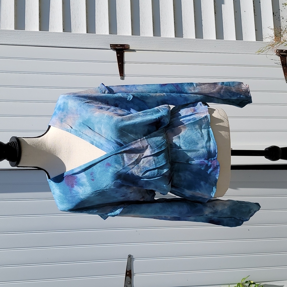 M T S blouse size large